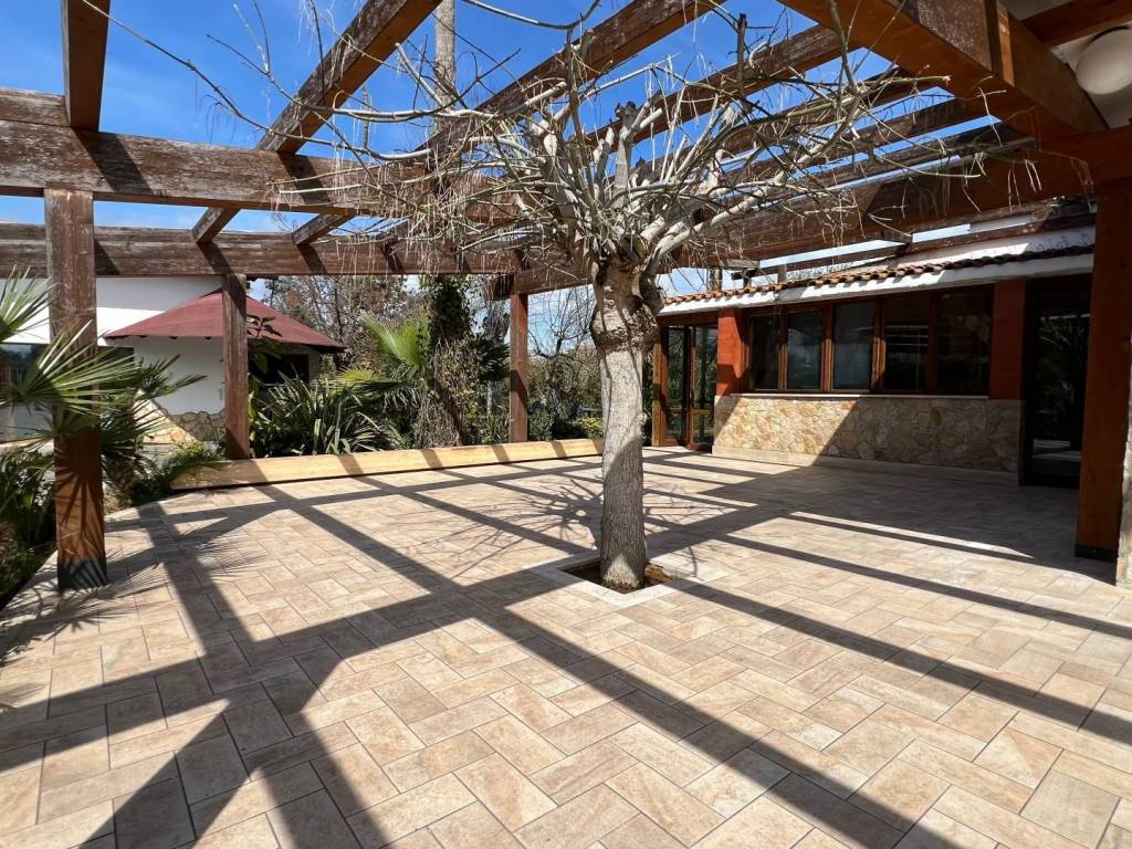 Villa a Latina in Strada Petrimerco - Foto 2