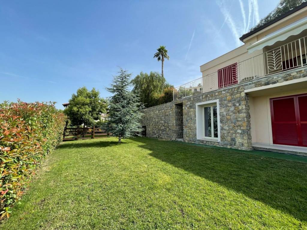 Villa a Bordighera in Via Generale Vincenzo Rossi - Foto 2