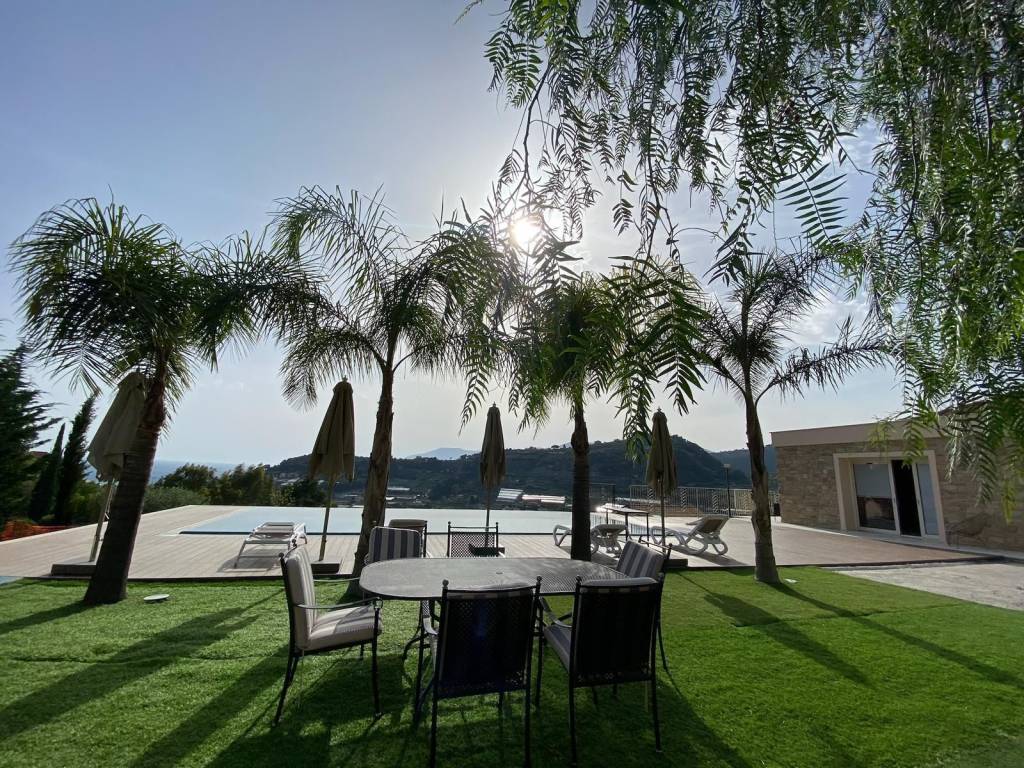 Villa a Bordighera in Via Generale Vincenzo Rossi - Foto 3