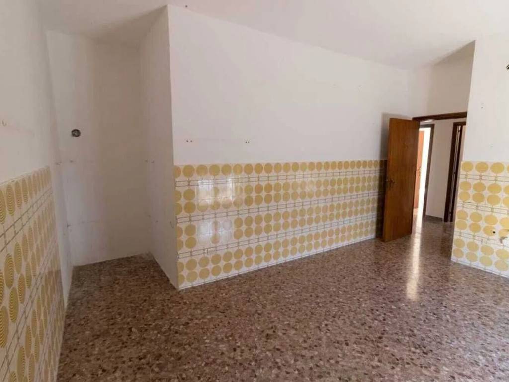 Appartamento a Ceglie messapica in Vicolo Ii Francavilla S.N.C. - Foto 3