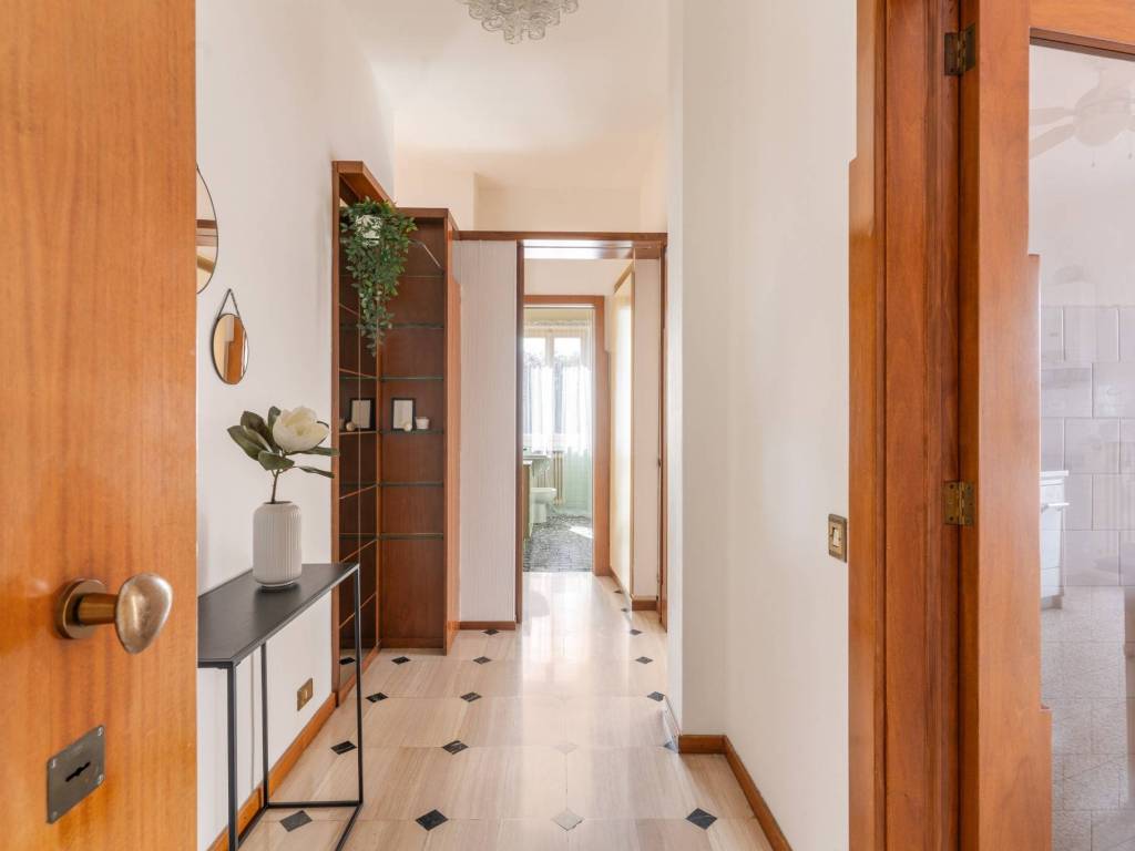 Appartamento a Como in Via Mirabello, 1 - Foto 2