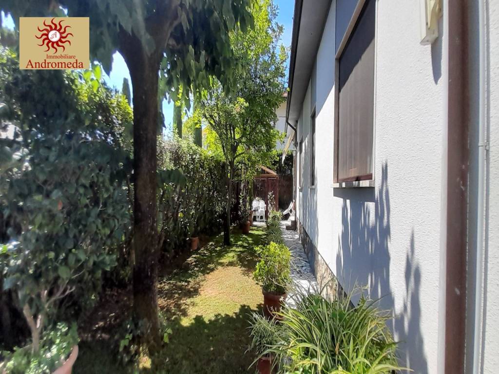 Villa a Forte dei marmi in Via Terreni Pacchiani - Foto 5