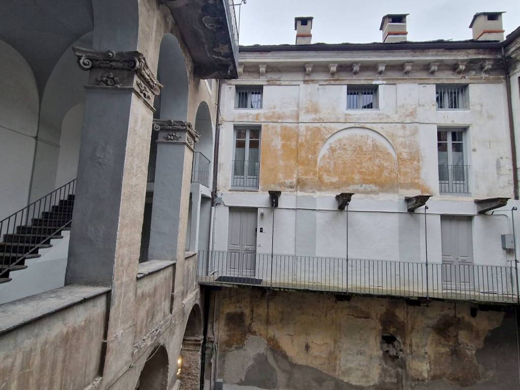 Appartamento a Aosta in piazza Plouves - Foto 2
