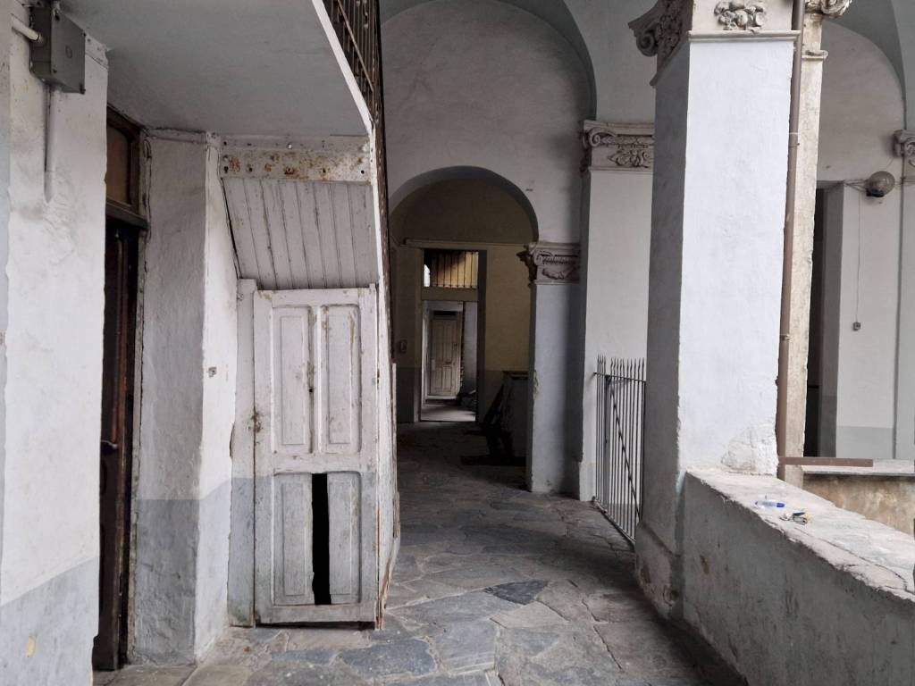 Appartamento a Aosta in piazza Plouves - Foto 4