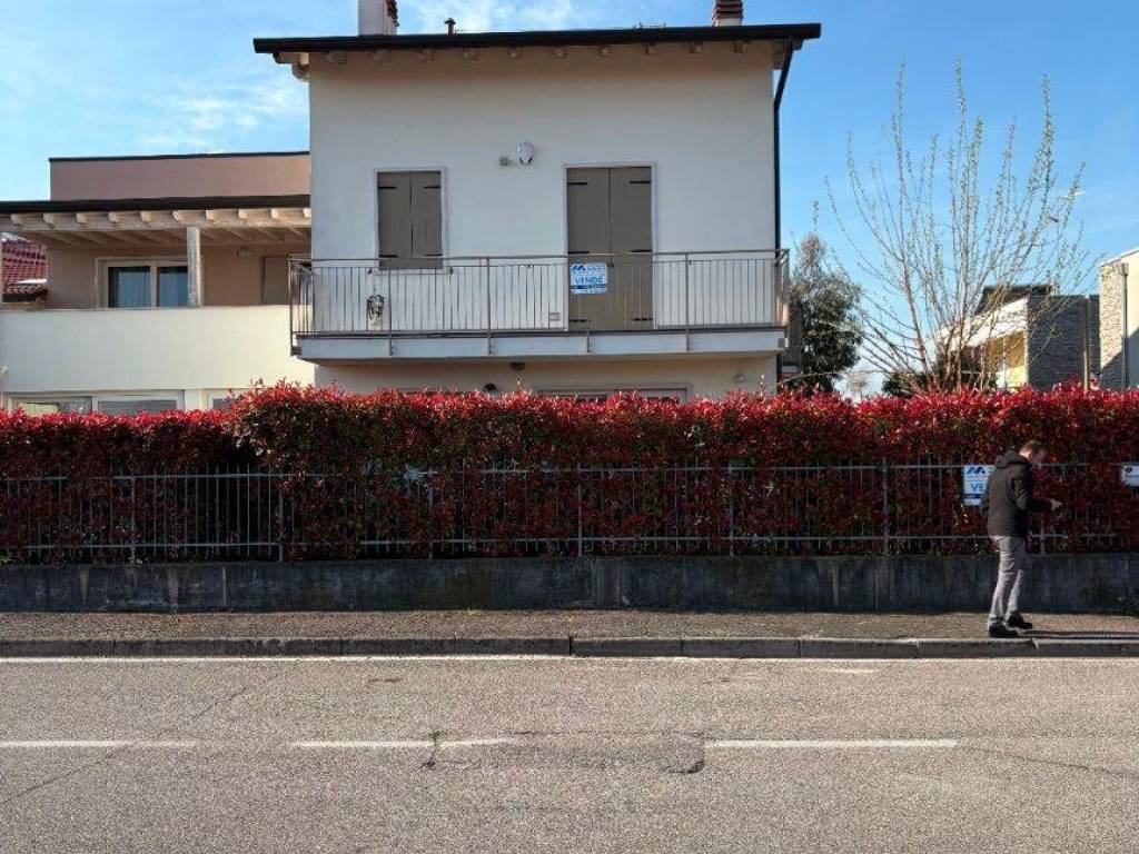 Villetta a schiera a Peschiera del garda in Via Raimondo Vianello, 81 - Foto 2