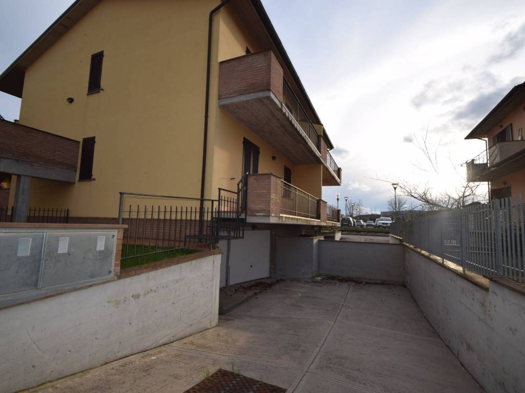 Appartamento a Castiglione del lago in Via Polverigi - Foto 4