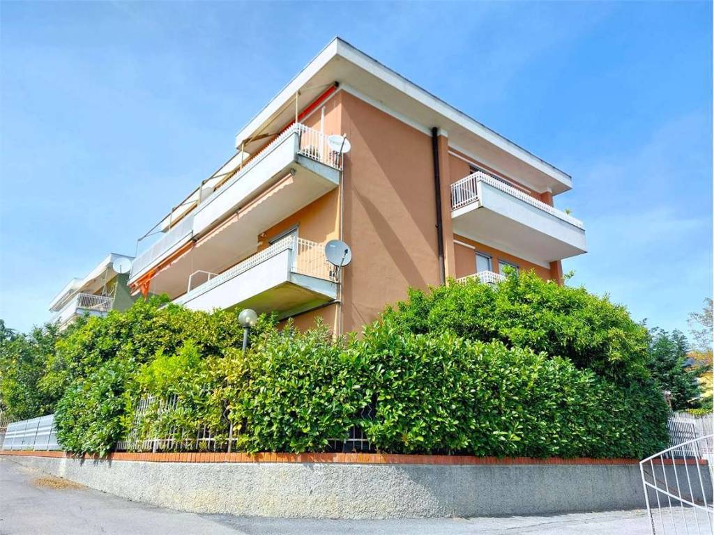 Appartamento a Diano marina in via gombi s siro, 19 - Foto 1