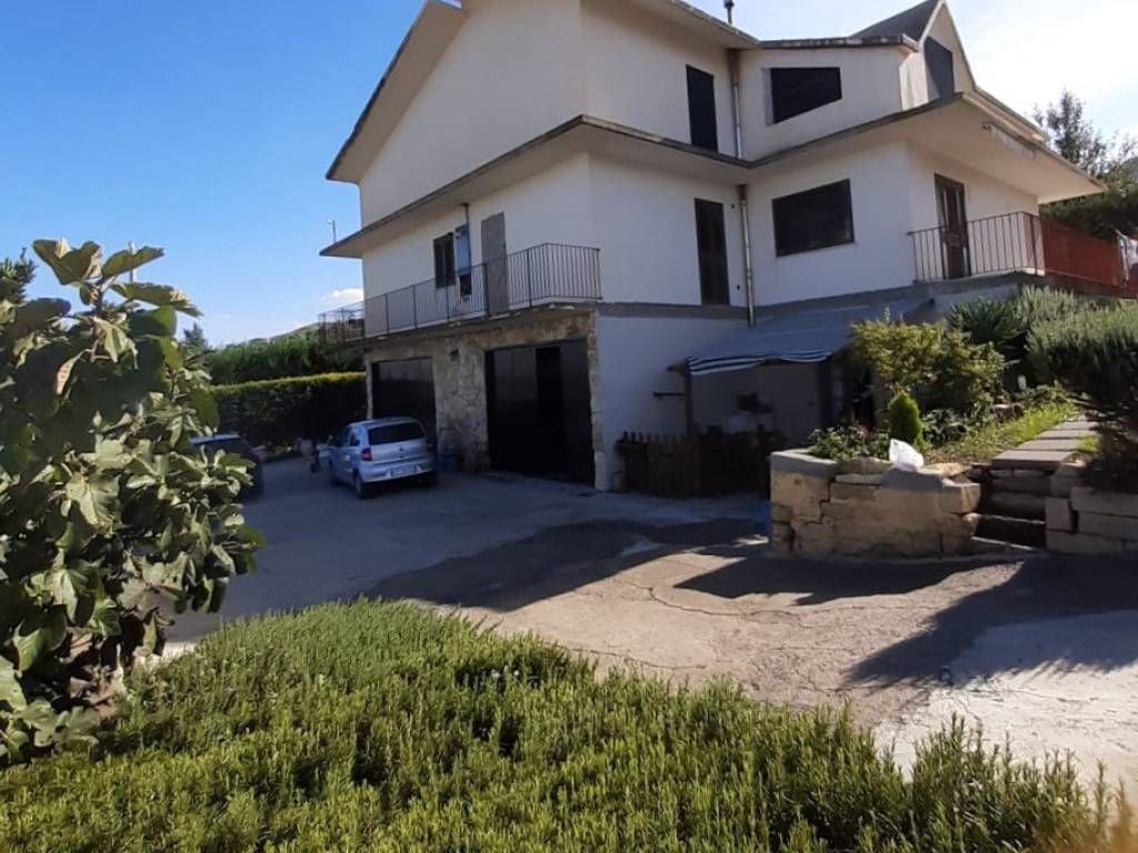 Villa a Ramacca in Via Fastucheria - Foto 2