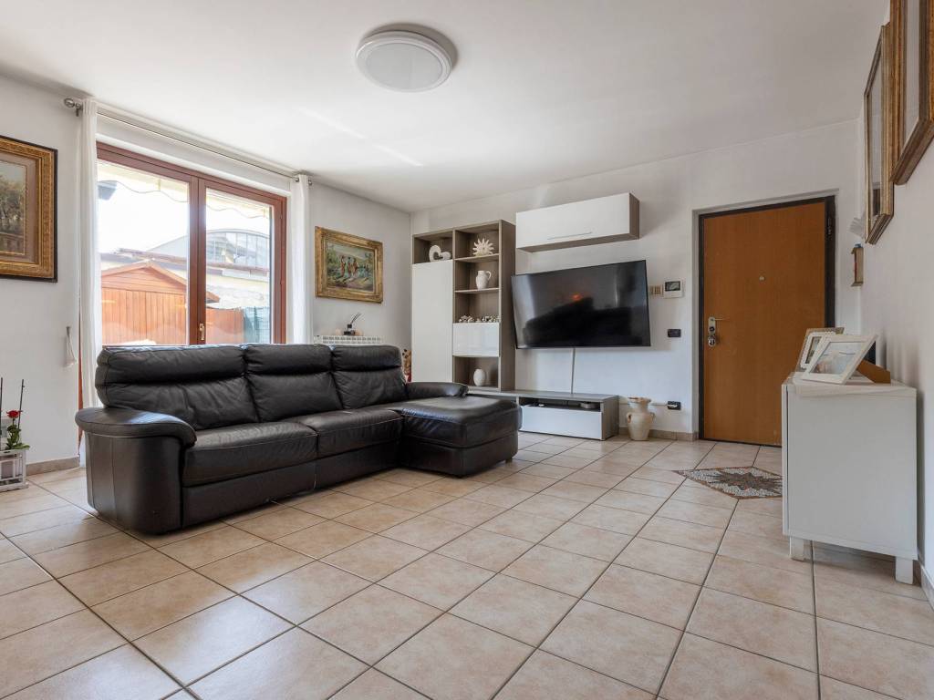 Appartamento a Venegono inferiore in Via Alessandro Manzoni - Foto 3
