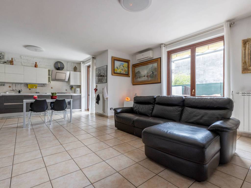 Appartamento a Venegono inferiore in Via Alessandro Manzoni - Foto 4