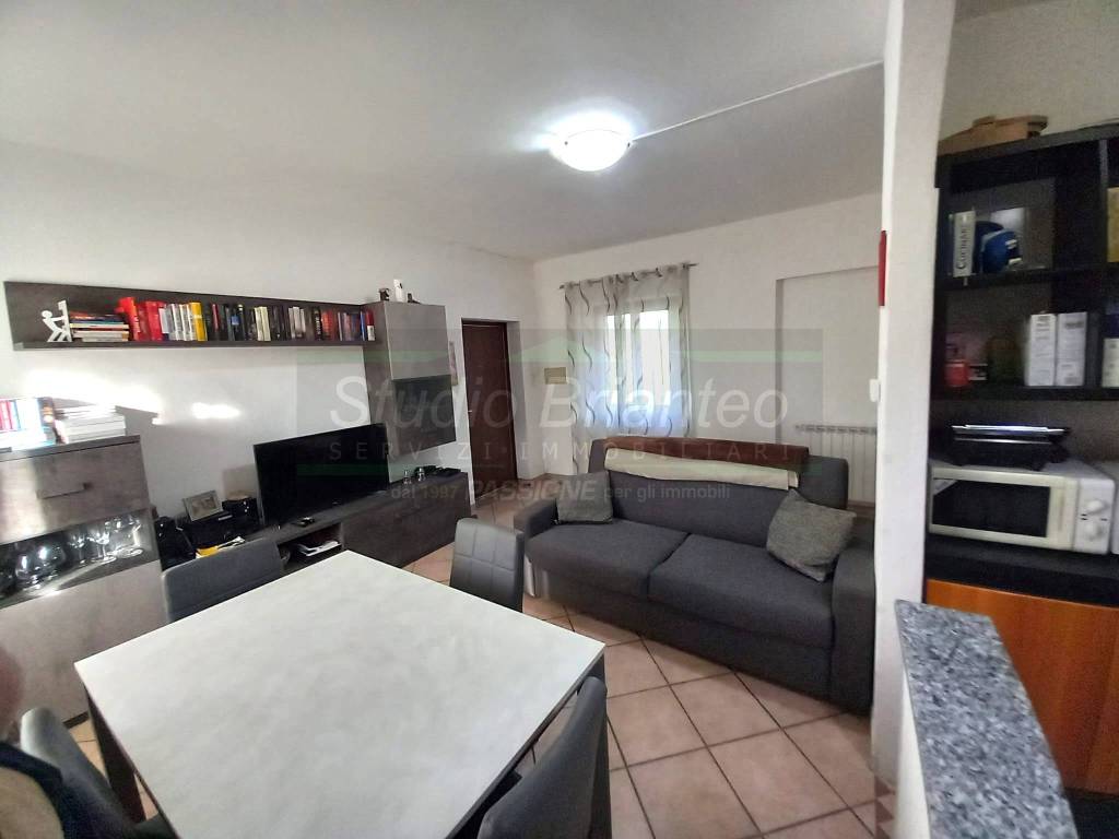 Appartamento a Verano brianza in Via Molino Ponte - Foto 2