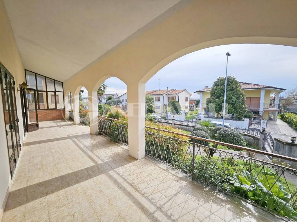 Villa a San vito al tagliamento in Via Adamello, 21 - Foto 5