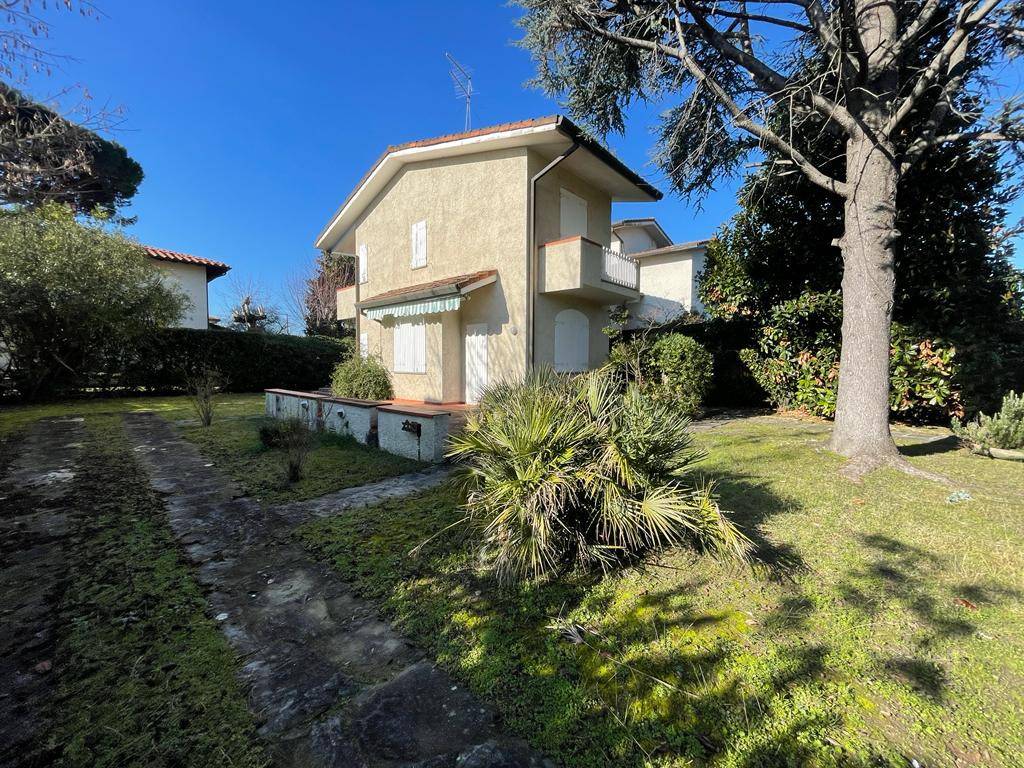 Villa a Forte dei marmi in Via Versilia - Foto 3