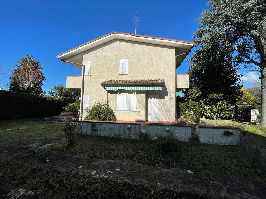 Villa a Forte dei marmi in Via Versilia - Foto 4
