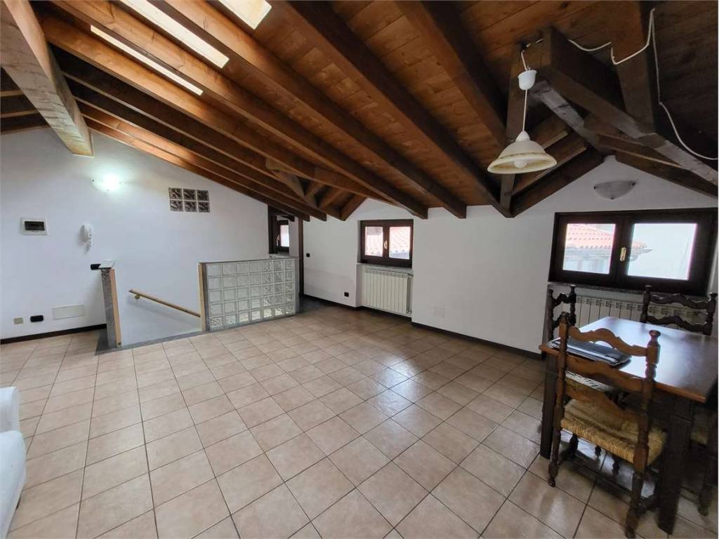 Appartamento a Rezzago in Via Giardino - Foto 2