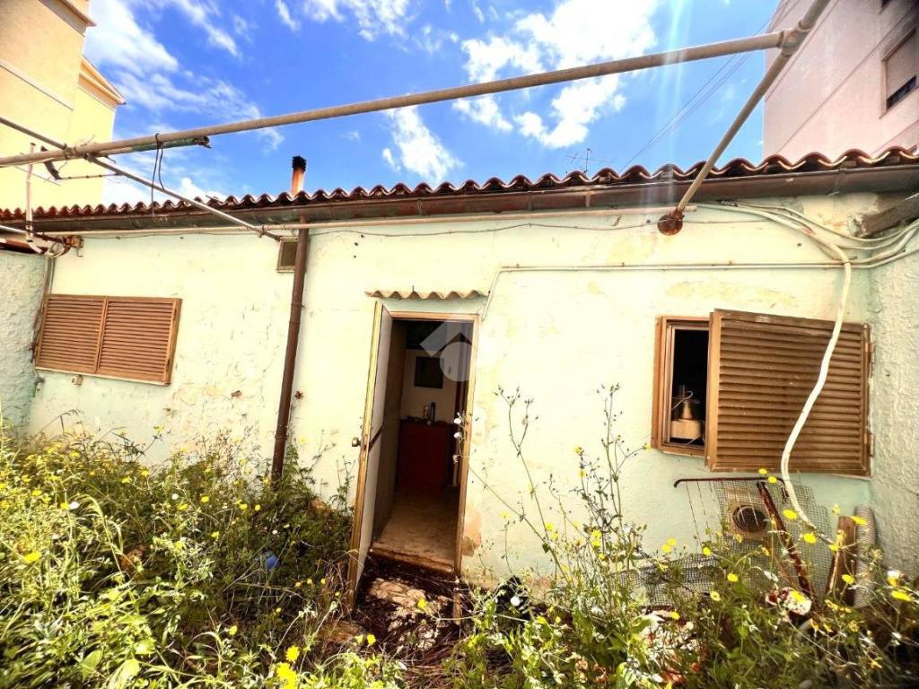 Casa indipendente a Porto torres in Largo Pascoli, 5 - Foto 3
