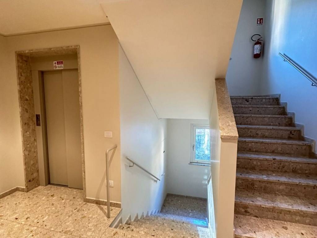 Appartamento a Gavirate in Corso 25 Aprile - Foto 4