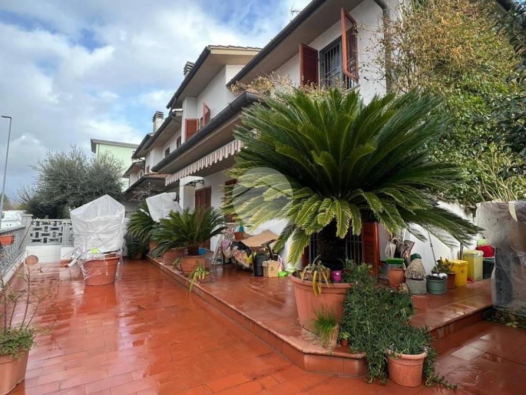 Villetta a schiera a Pistoia in Via di S. Biagio In Cascheri, 1 - Foto 2