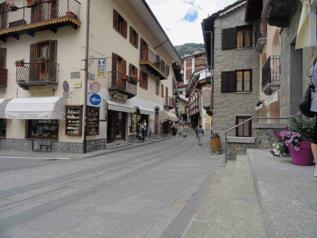 Appartamento a Courmayeur in Via Mario Puchoz - Foto 3