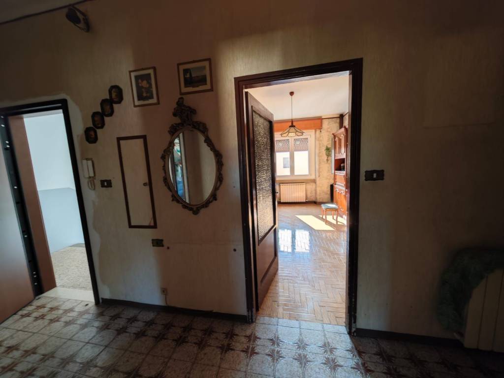 Appartamento a Gallarate in Via Angelo Pegoraro - Foto 3