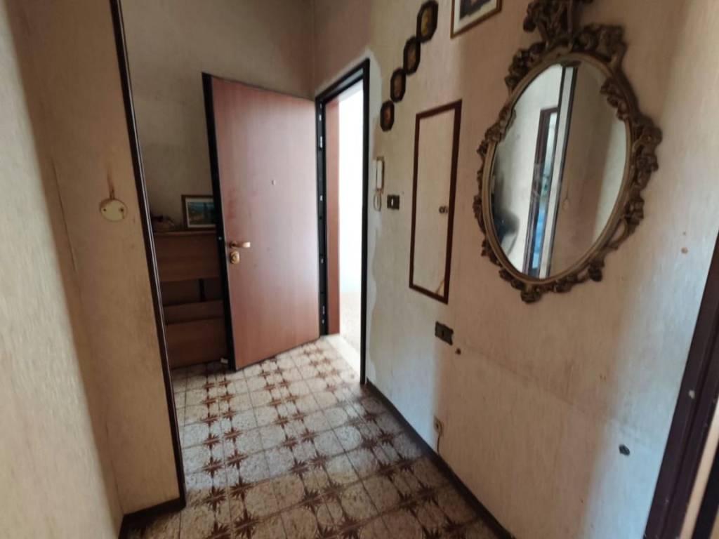 Appartamento a Gallarate in Via Angelo Pegoraro - Foto 5