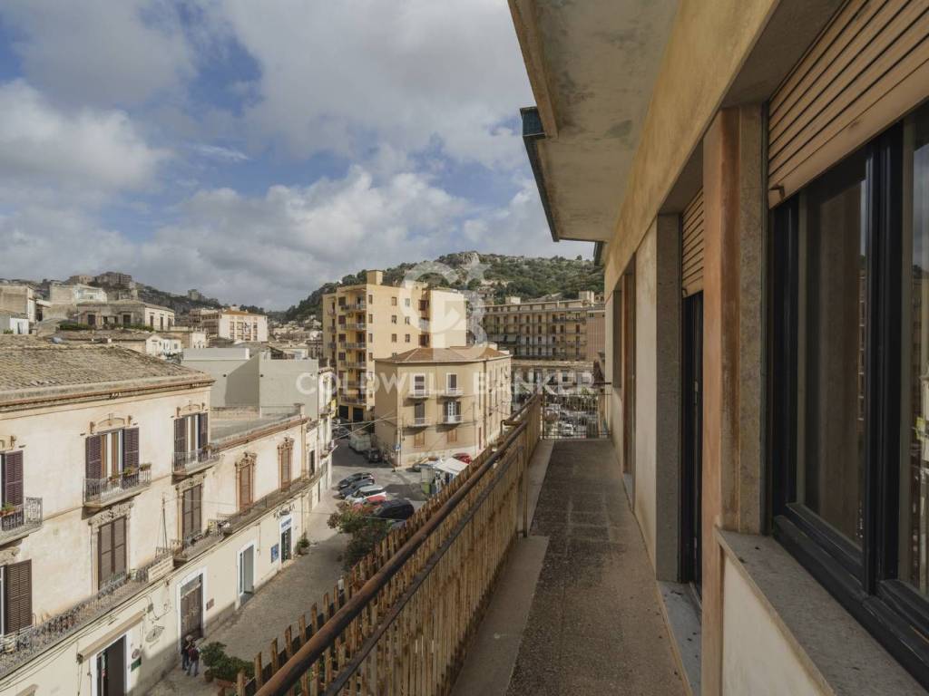 Appartamento a Modica in via Vittorio Veneto - Foto 2