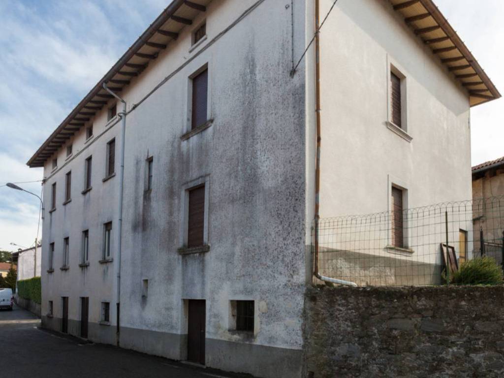 Palazzo / stabile a Biandronno in Via Giuseppe Garibaldi, 5 - Foto 2