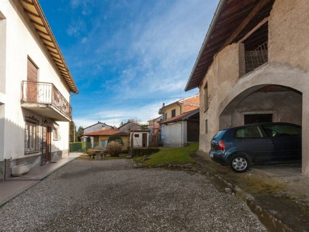 Palazzo / stabile a Biandronno in Via Giuseppe Garibaldi, 5 - Foto 3
