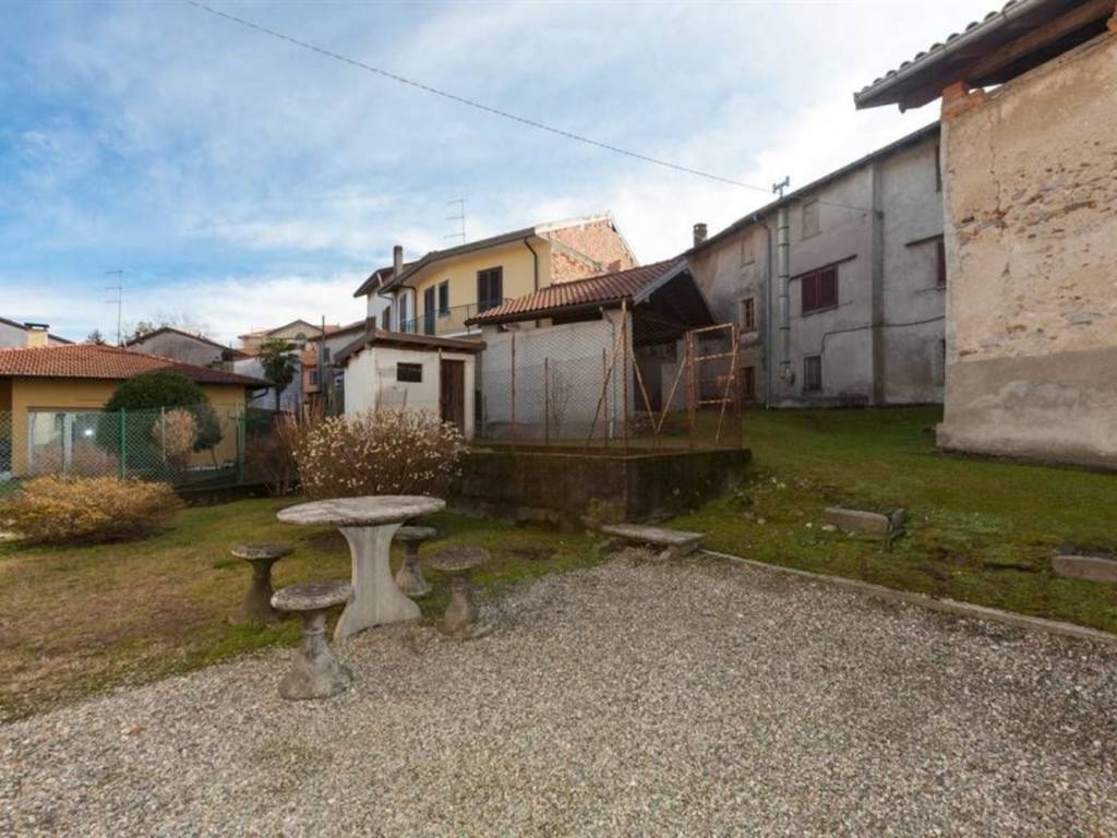 Palazzo / stabile a Biandronno in Via Giuseppe Garibaldi, 5 - Foto 4