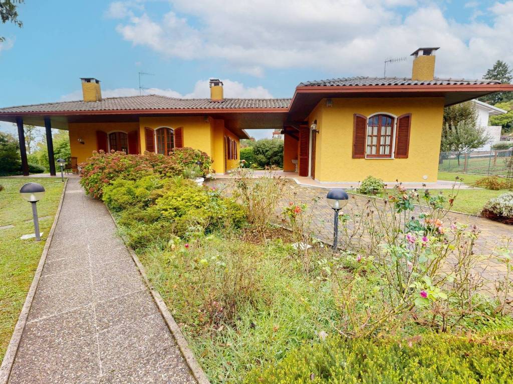 Villa a Luvinate in Via Castello, 8 - Foto 2