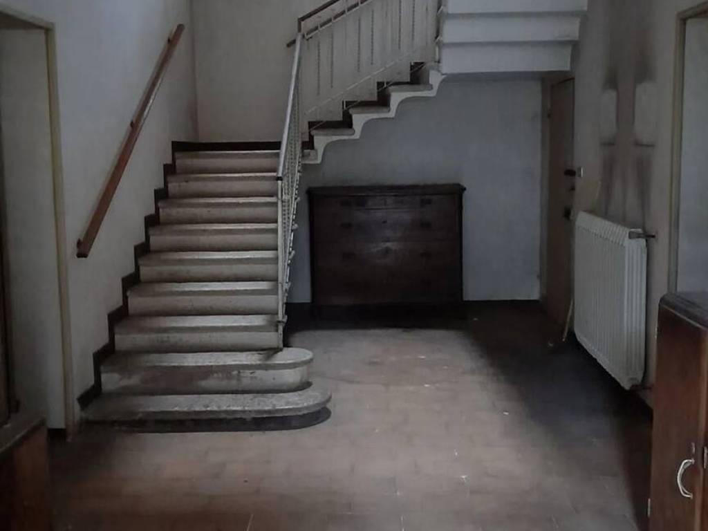 Villa a Bagnolo san vito in Via Cavour, 28 - Foto 2