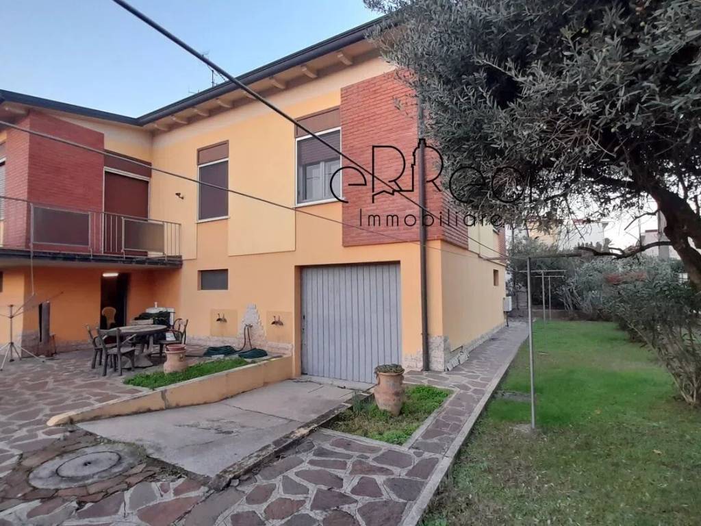 Villa a Curtatone in Via Pietro Nenni No Number - Foto 3