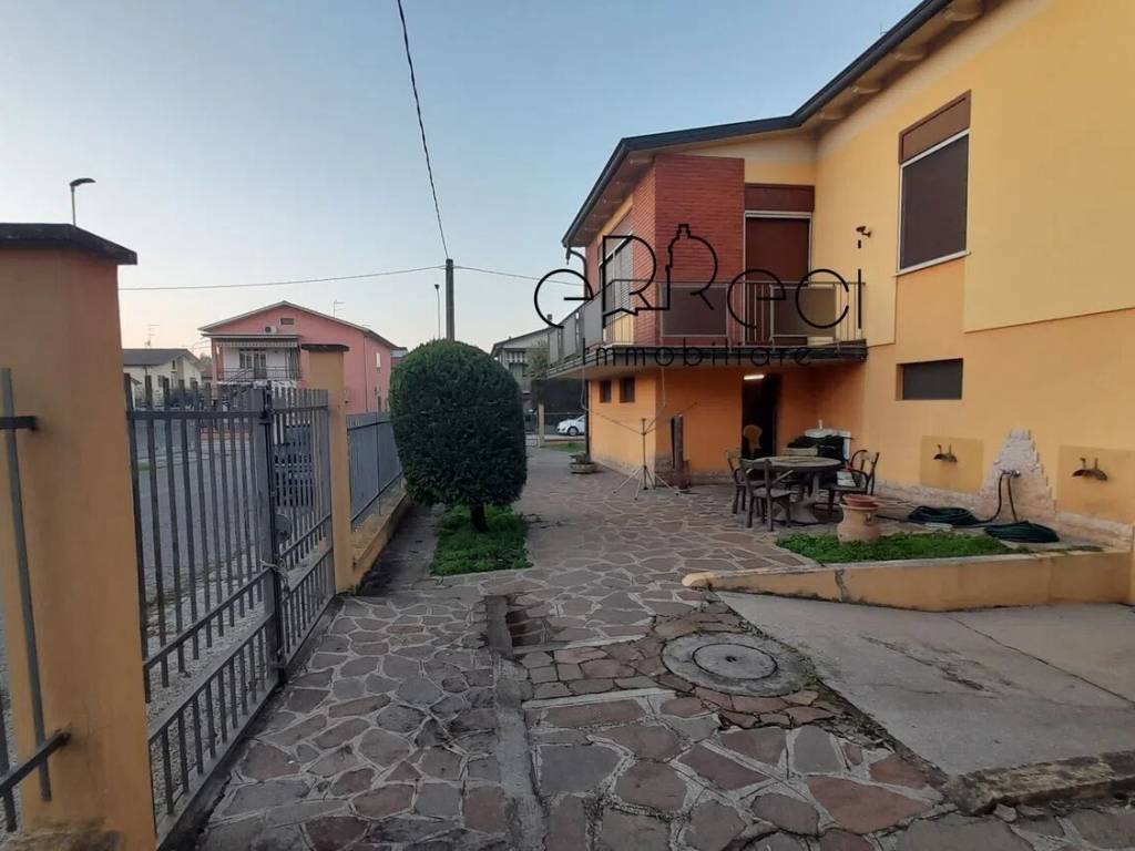 Villa a Curtatone in Via Pietro Nenni No Number - Foto 5