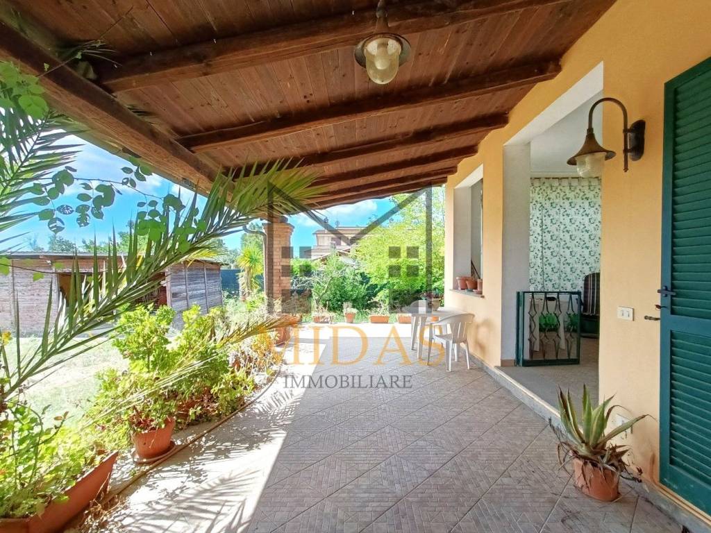 Villa a Aprilia in Via Metauro, 6 - Foto 3