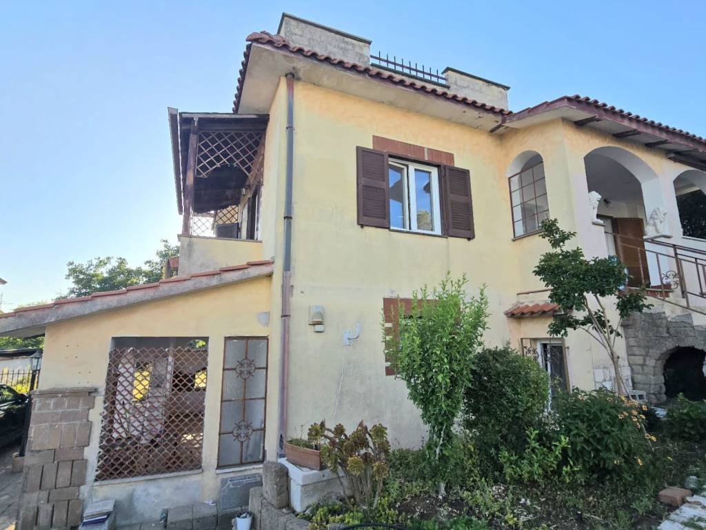 Villa a Aprilia in Via delle Azalee - Foto 5
