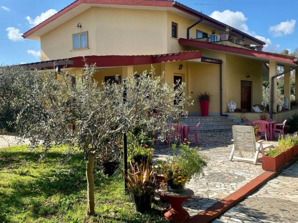 Villa a Aprilia in Via Monte Pennino, 8 - Foto 2