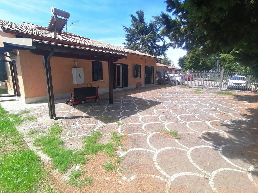 Villa a Genzano di roma in Via Giovanni Segantini - Foto 2