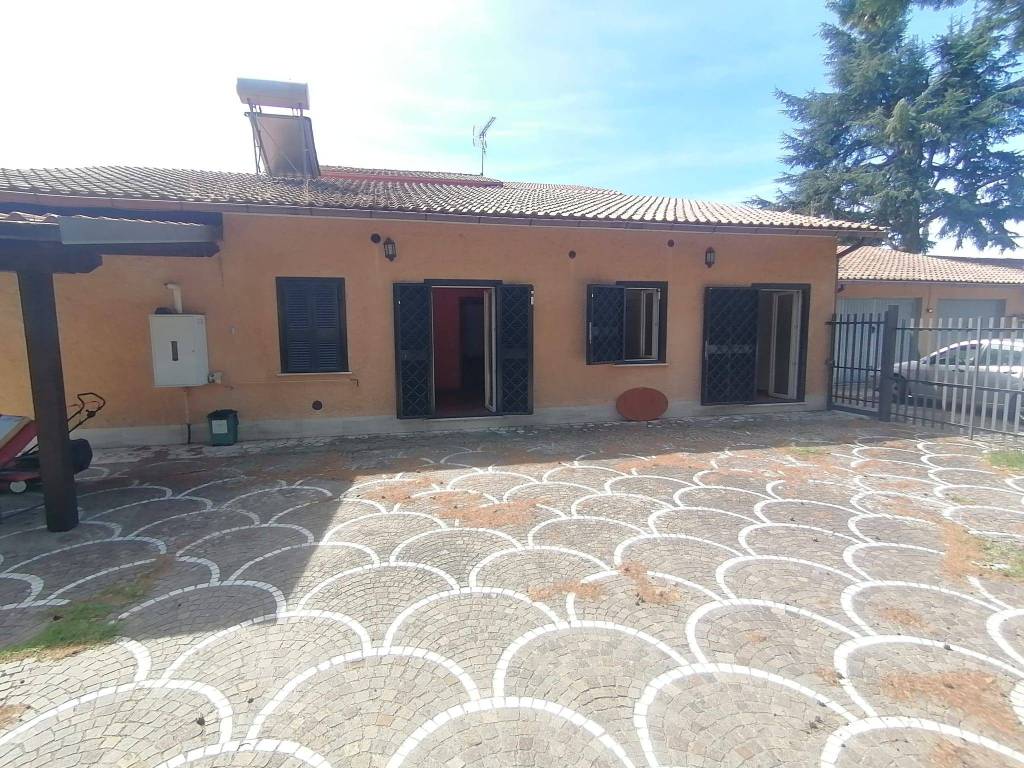 Villa a Genzano di roma in Via Giovanni Segantini - Foto 3