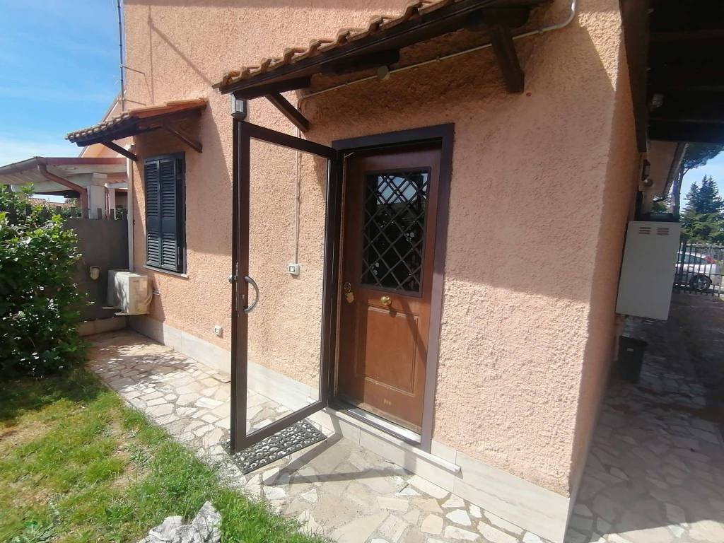 Villa a Genzano di roma in Via Giovanni Segantini - Foto 4