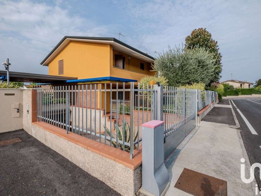 Villa a Castiglione delle stiviere in Via Don Aldo Moratti, 4 - Foto 2