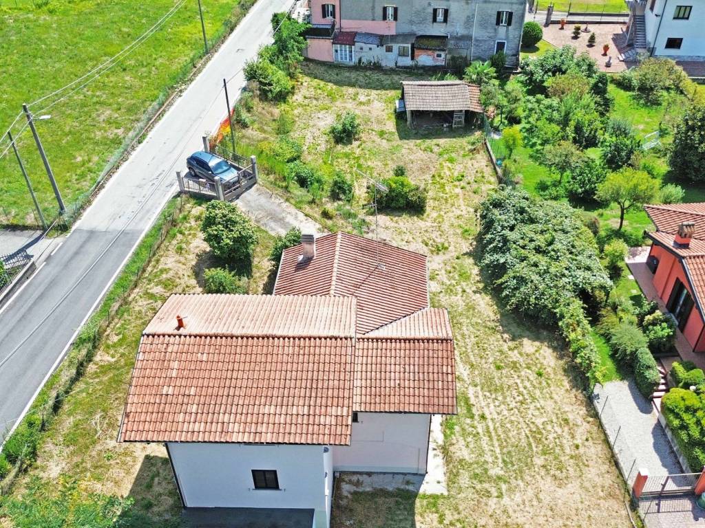 Villa a Oleggio castello in Via Monte Oleggiasco, 53 - Foto 3