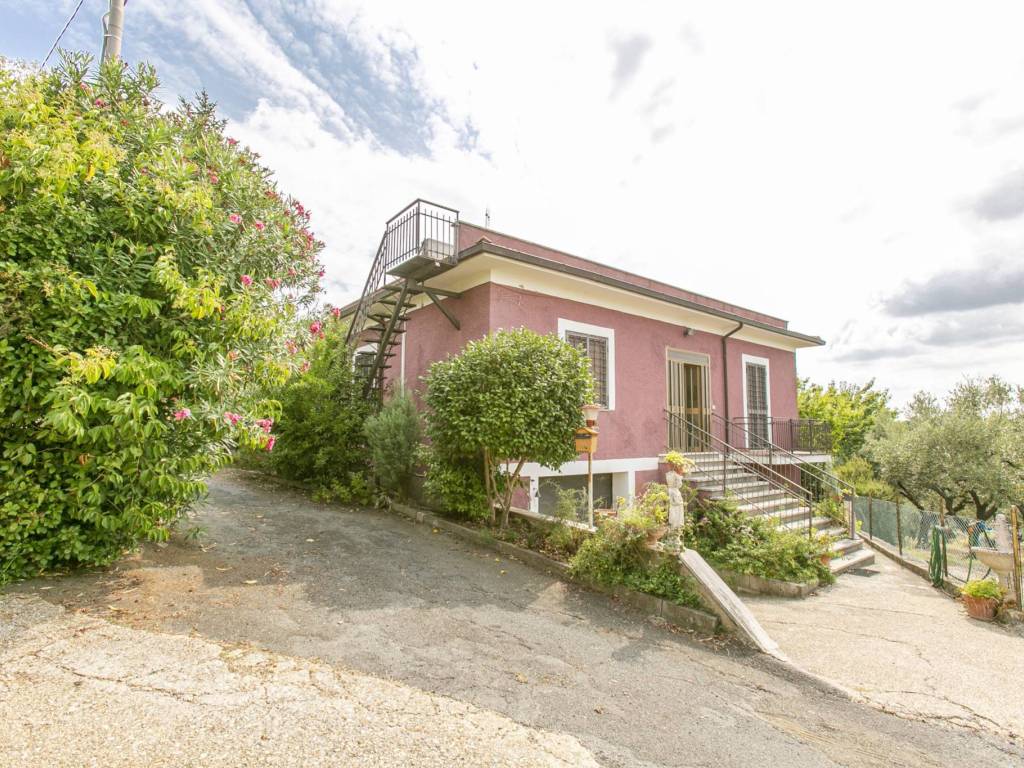 Villa a Genzano di roma in Strada Vicinale dei Macina, 17 - Foto 2