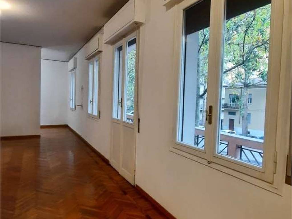 Appartamento a Modena in VIALE VITTORIO VENETO - Foto 2