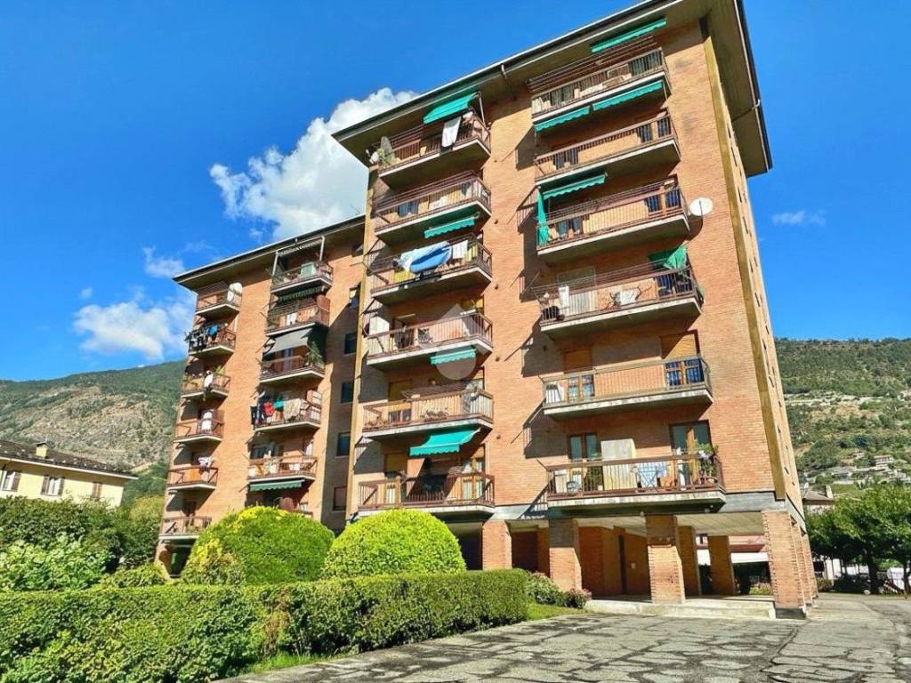 Appartamento a Aosta in Viale Piccolo San Bernardo, 3 - Foto 2