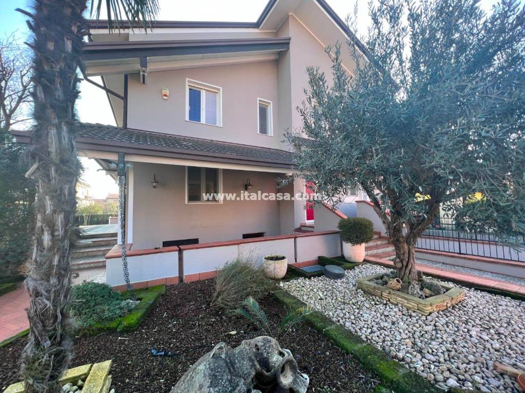 Villa a Curtatone in Via Modigliani - Foto 5