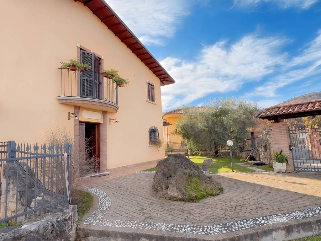 Casa indipendente a Rieti in Via Vena - Foto 2
