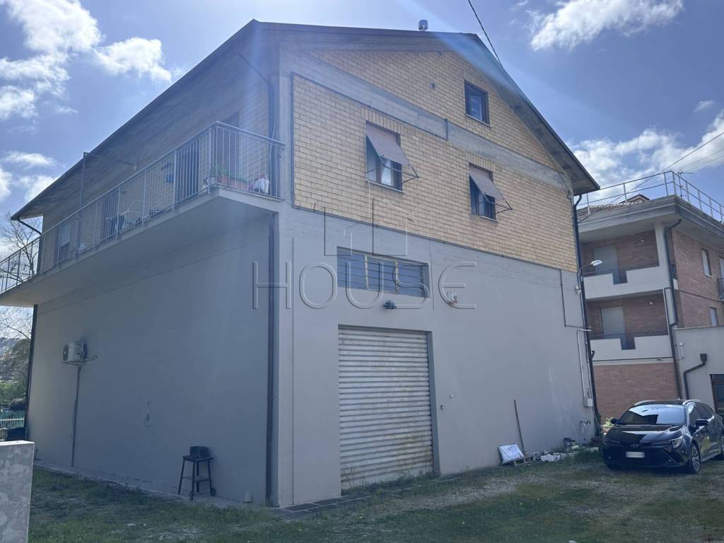 Appartamento a Città di castello in Viale Leopoldo Franchetti - Foto 3