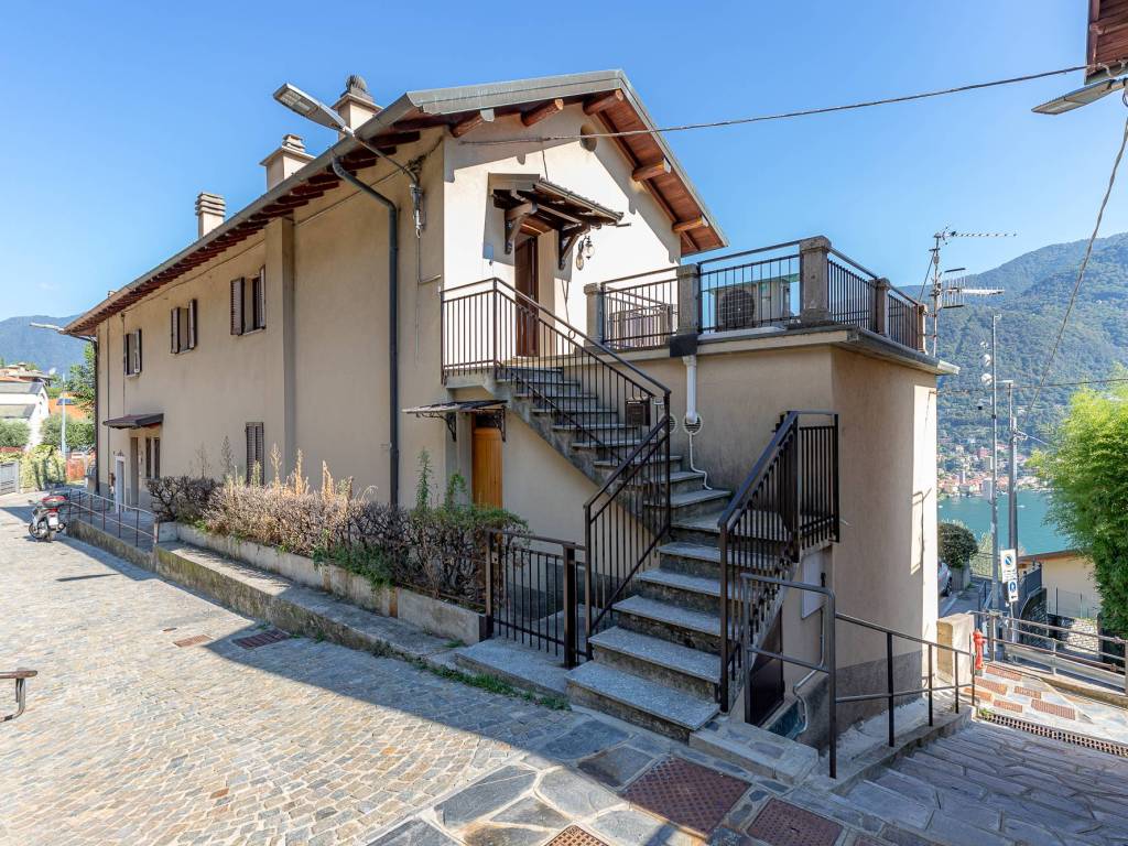 Appartamento a Moltrasio in Via per Tosnacco - Foto 2