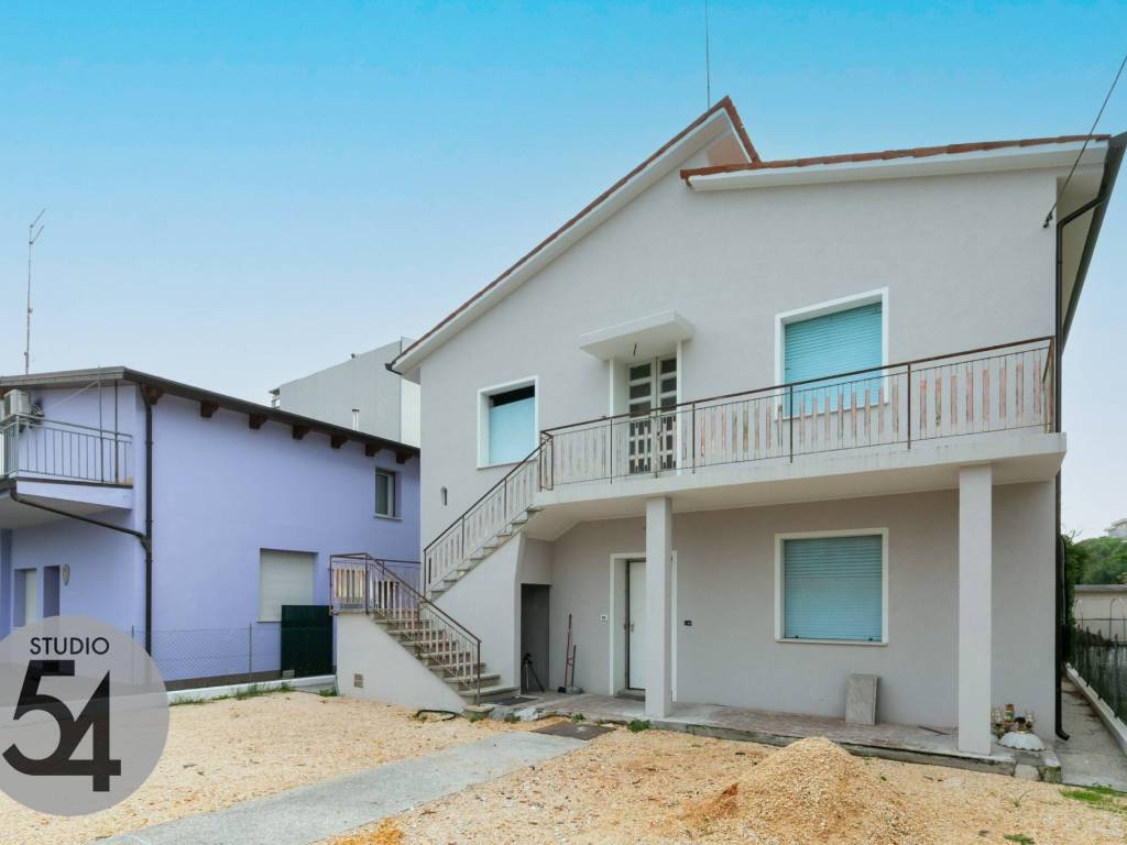 Appartamento a Jesolo in Via Luigi Ceolotto, 3 - Foto 2