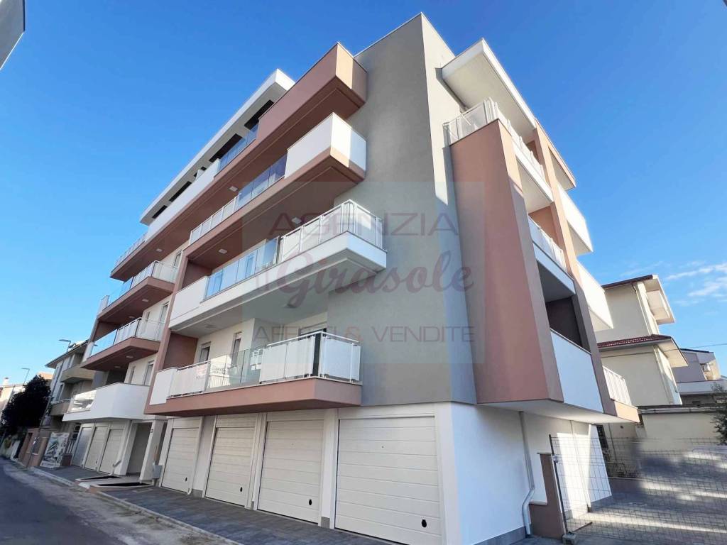 Appartamento a Alba adriatica in Via Firenze - Foto 2